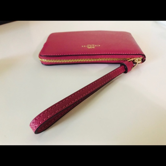 COACH WRISTLET CORNER ZIP 🔥👛 - Picture 4 of 6
